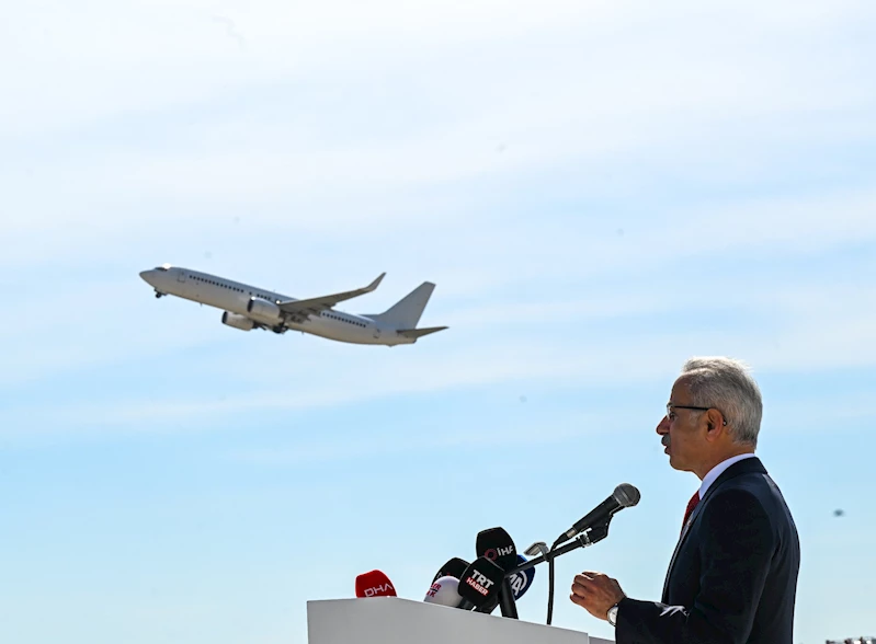 Bakan Uraloğlu: 5 ayda hava yolunu kullanan yolcu sayısı 85,5 milyona yaklaştı