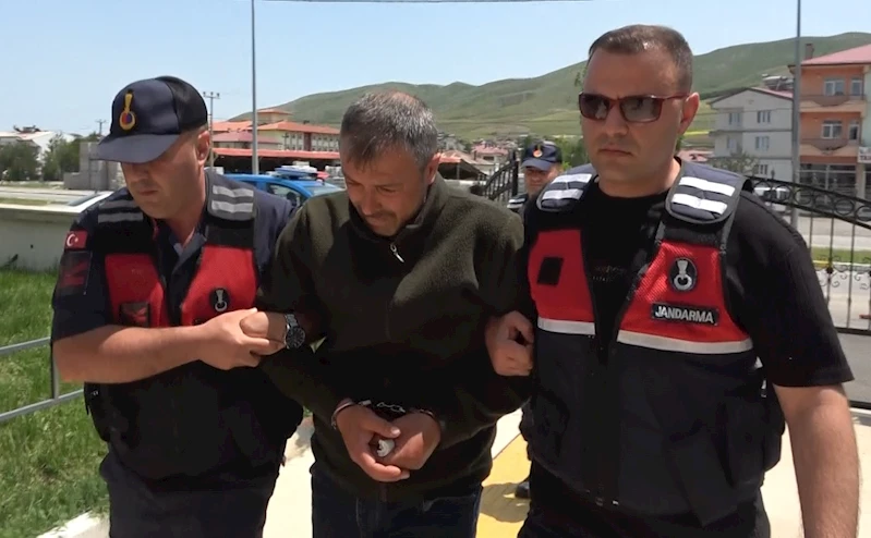 Kardeşini öldürüp, kendi oğlu ve diğer kardeşini yaralayan eski muhtar adliyede (2)