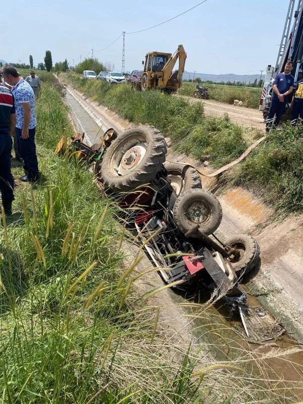 Traktör, sulama kanalına devrildi: 1 ölü