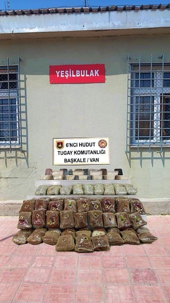 MSB: Van hudut sınırında araziye gizlenmiş 87 kilogram uyuşturucu madde ele geçirildi