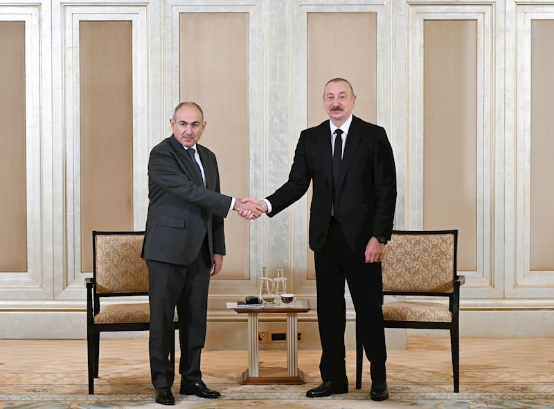 Aliyev ile Paşinyan, Abu Dabi’de bir araya geldi