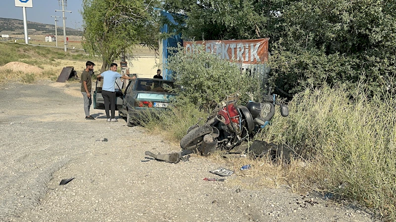 Otomobilin çarptığı motosikletli hayatını kaybetti
