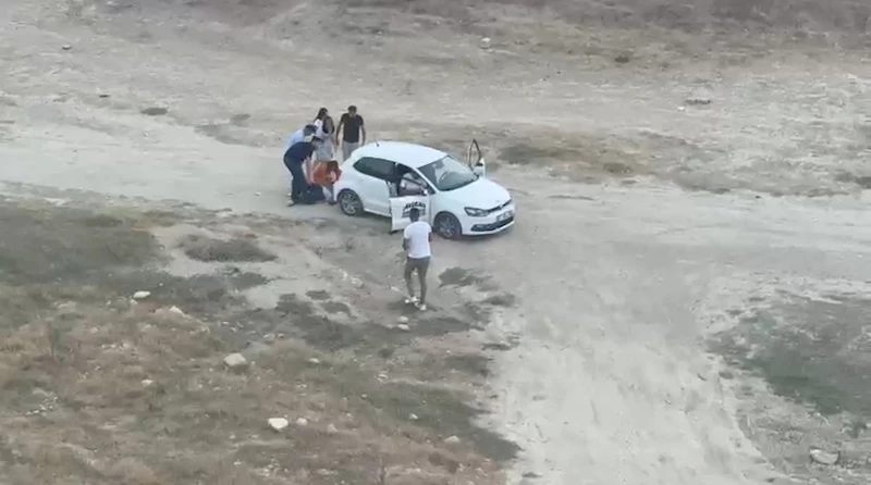 Silahlı saldırıda vurulmuş kurgusuyla yapılan evlilik teklifi, polis merkezinde sona erdi