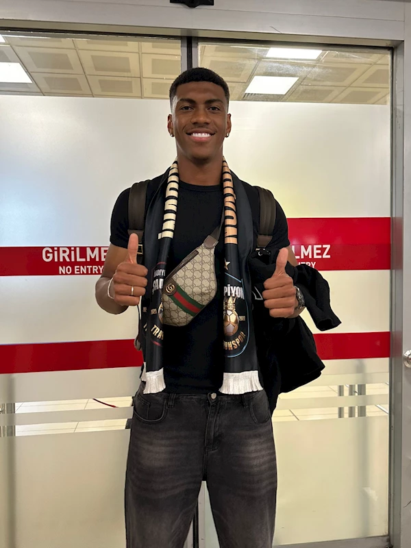 Trabzonspor, Felip Augusto ile 4+1  yıllık sözleşme imzaladı