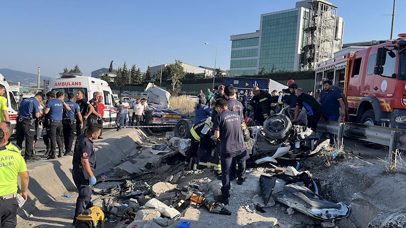 Kocaeli’de iki otomobil ve TIR çarpıştı; 5 ölü, 1 yaralı