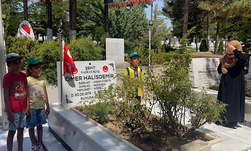 Şehadetinin 9’uncu yılında Ömer Halisdemir’in kabrine ziyaretçi akını