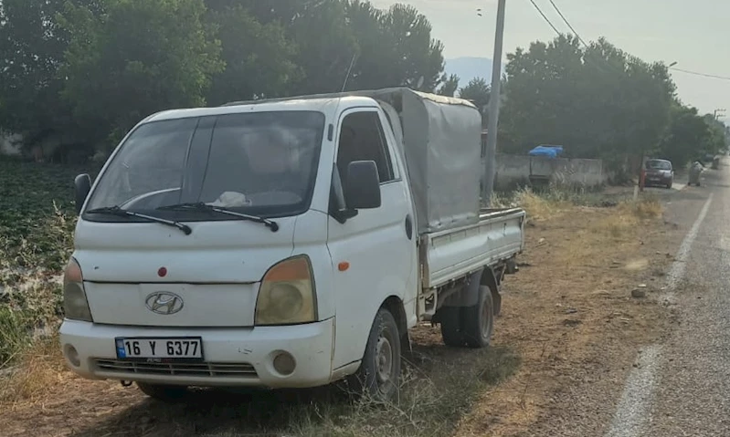 Mevsimlik işçi seyir halindeki kamyonetin kasasından düşüp, yaralandı