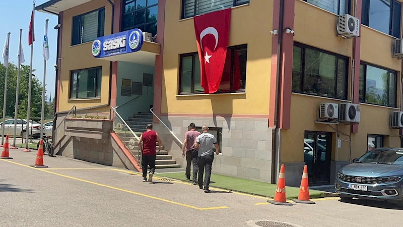 Sakarya- ‘Kendimi yakacağım’ dedi, ekipleri görünce benzini motosikletine doldurdu /Video eklendi 