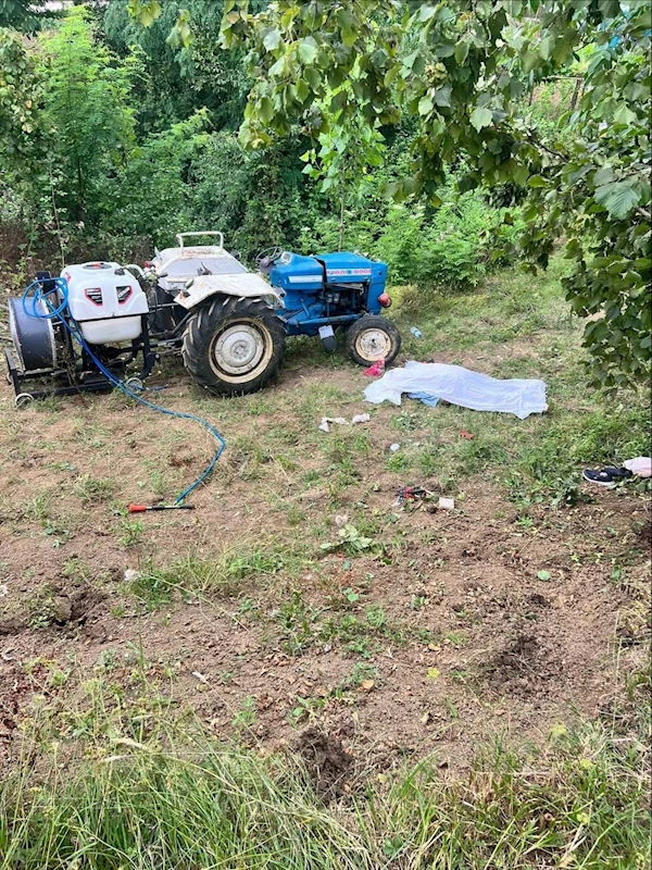 İlaçlama yaparken fenalaşıp düştüğü traktör, üzerine devrildi