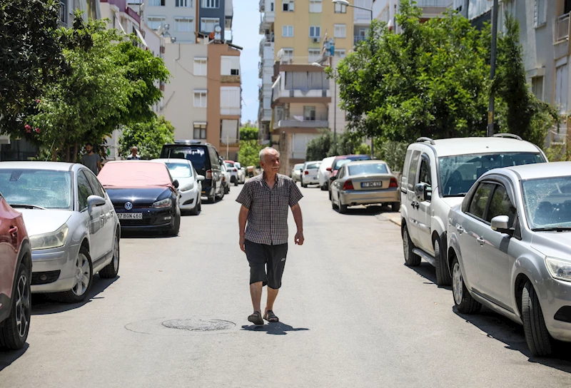 Evden tahliye edilen dede ile 2 torunu, bütçelerine uygun konut arıyor