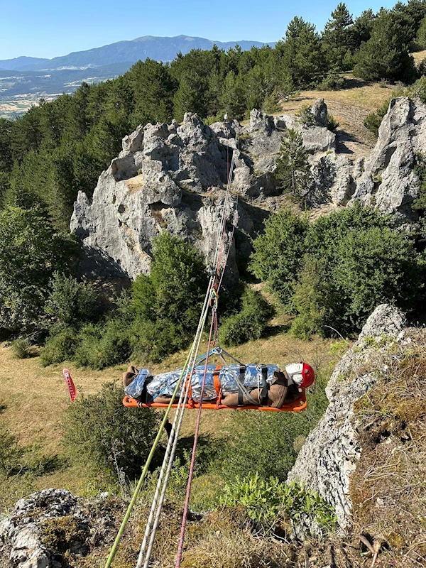 Kayalıklarda zorlu arama kurtarma tatbikatı