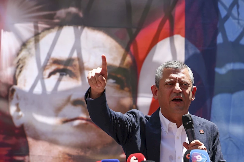 Özgür Özel: Bizde rekabet, tartışma olur, kardeşlik hukukuna zeval getirmek olmaz