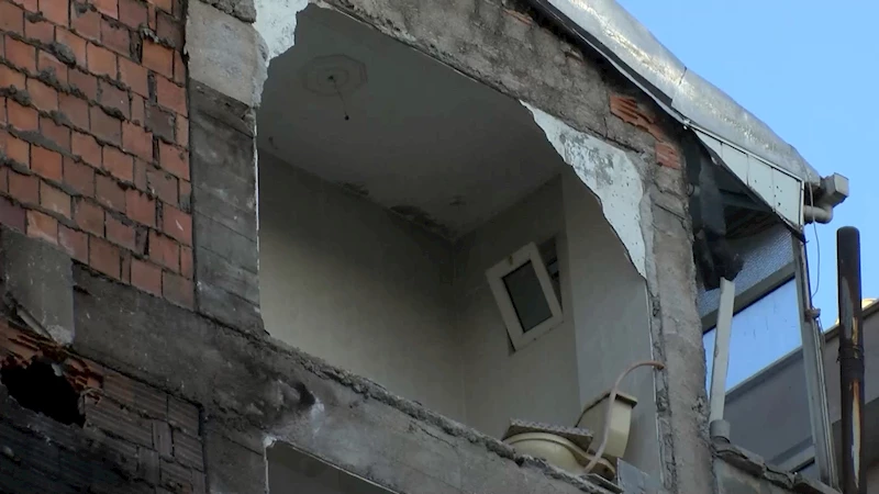 İstanbul - Güngören’de yıkım çalışması sırasında oyuncu Orhan Yaylacıkoral