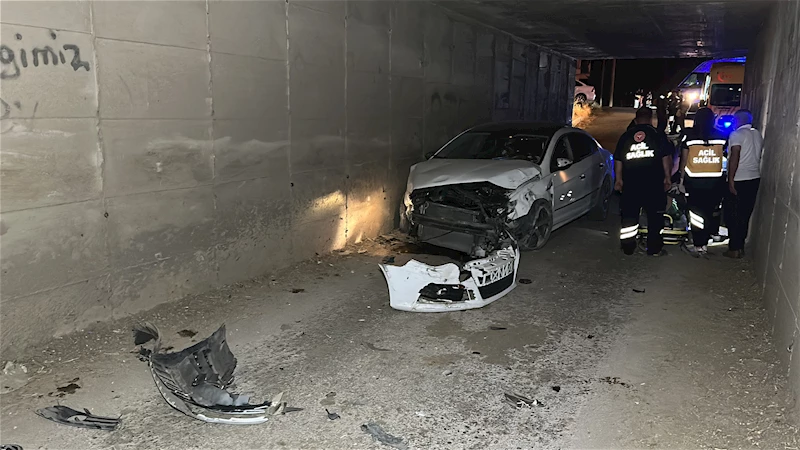 Beton duvara çarpan otomobildeki 2’si çocuk, 4 kişi yaralandı