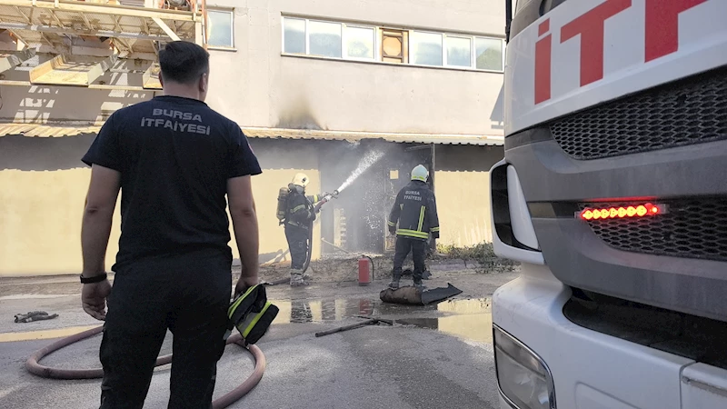 Mobilya fabrikasında çıkan yangın, itfaiye ekiplerince söndürüldü 