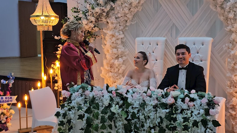 Nikah memuru, kızının nikahını kıydı 