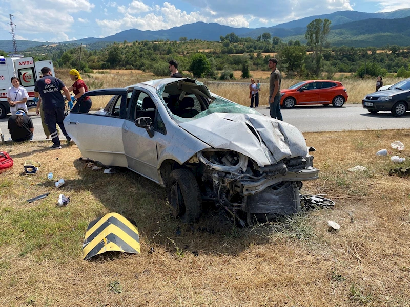 Takla atan otomobildeki 7 yaşındaki Azra öldü, ailesi yaralı