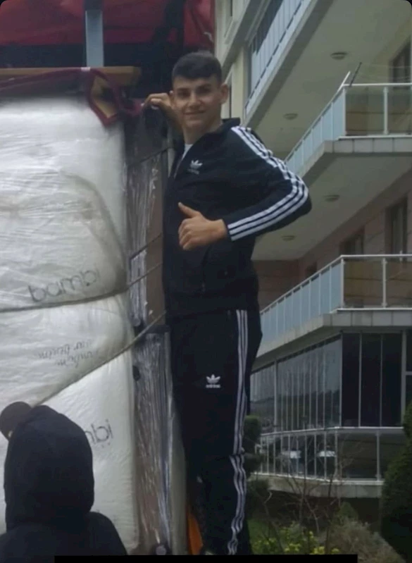 Otomobil, bariyerlere çarparak takla attı; 2 ölü, 3 yaralı (2)