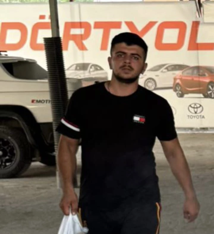 Tartıştığı oğlunu bıçaklayarak öldürdü; cinayet kamerada