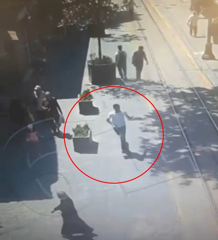 Mağazadan 100 bin liralık telefonu alıp kaçan şüpheliyi polis yakaladı
