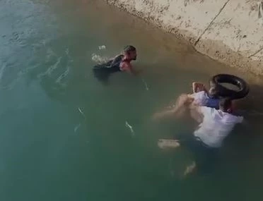 Sulama kanalına düşen çocuğu vatandaşlar kurtardı; o anlar kamerada