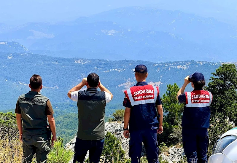 Muğla’da jandarma ve orman ekipleri yangınlara karşı nöbette
