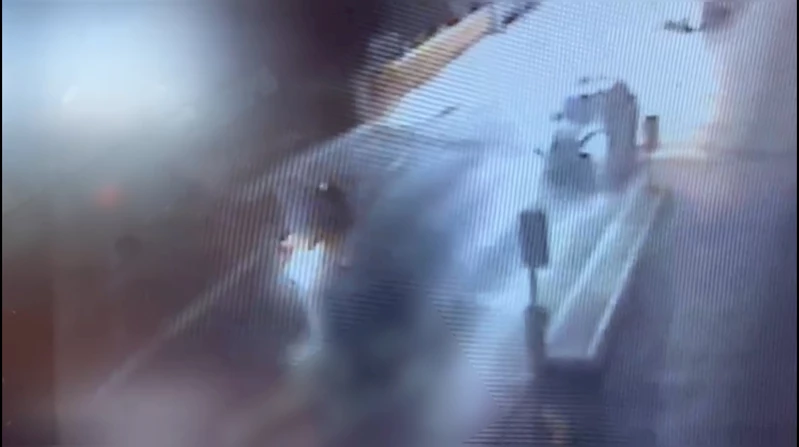 İstanbul - Sarıyer’de motosikletli şüphelilerin otoparka silahlı saldırı düzenlediği anlar kamerada 