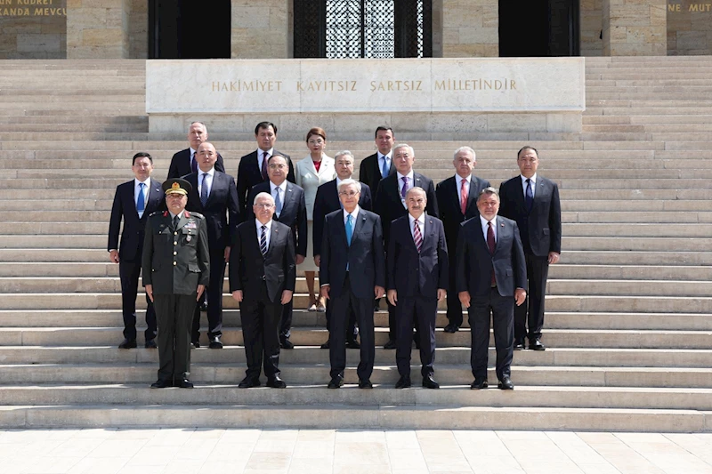 Kazakistan Cumhurbaşkanı Tokayev, Anıtkabir’i ziyaret etti