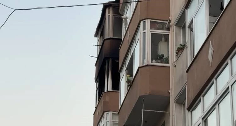 İstanbul- Küçükçekmece’de 8 katlı binada çıkan yangın söndürüldü