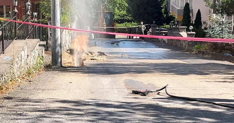 Kazı sırasında doğal gaz hattı borusunda patlama oldu; 3 işçi yaralı 