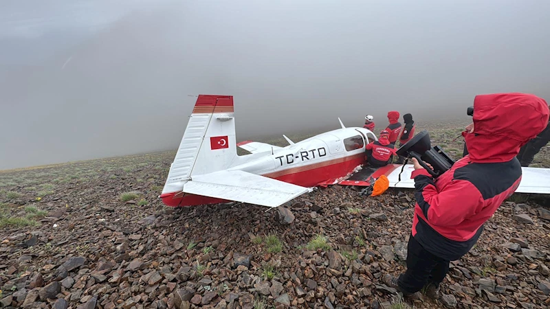 Dünya turuna çıkan pilotun tek motorlu uçağı düştü; pilot öldü, kadın yolcuya sağ ulaşıldı / Ek fotoğraflar