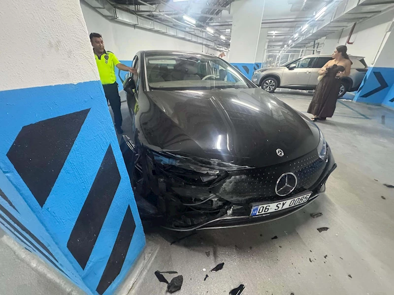 Vale, müşterinin 7 milyon liralık otomobiliyle kaza yaptı