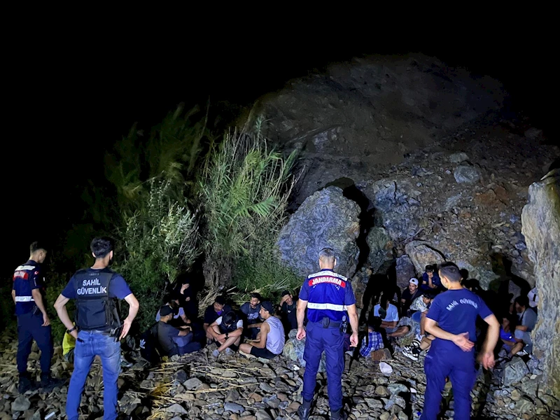 Marmaris’te 22 kaçak göçmen ile 3 organizatör yakalandı