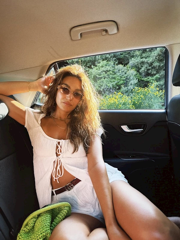 Uzak Şehir’in Nare’si Sahra Şaş tatilde