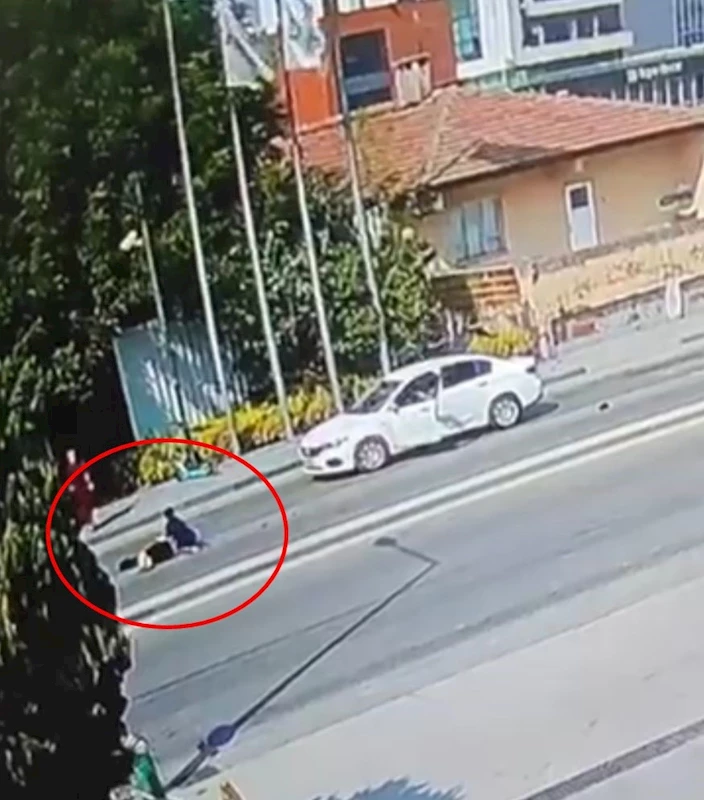 Bursa- Kazada birlikte yaralandılar, kendisi acısını unutup annesine koştu /Video eklendi 