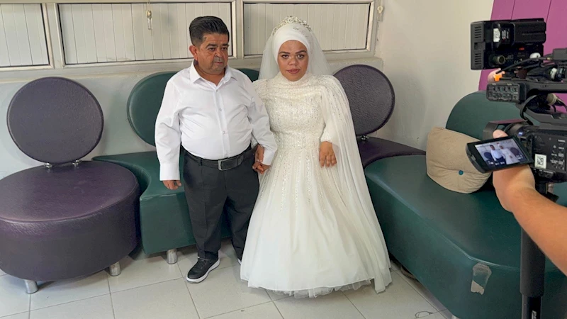 Akondroplazi hastası çift, yardımlarla düğün yaptı