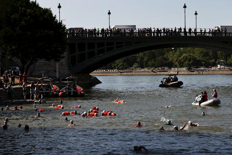 Paris’te Seine Nehri halkın kullanımına açıldı