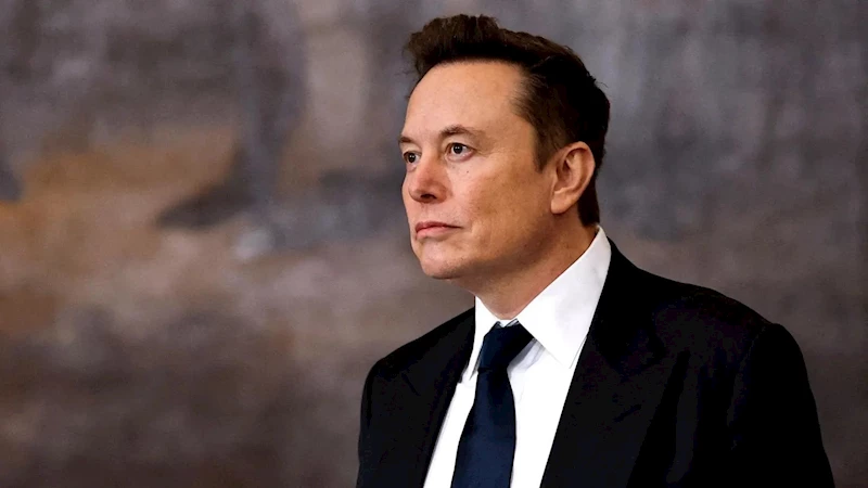 Elon Musk, yeni siyasi parti kurmak için tekrar anket başlattı