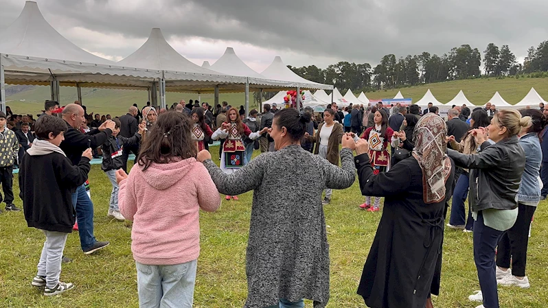 Yağmur altında Ulusal Kaşar ve Kültür Festivali