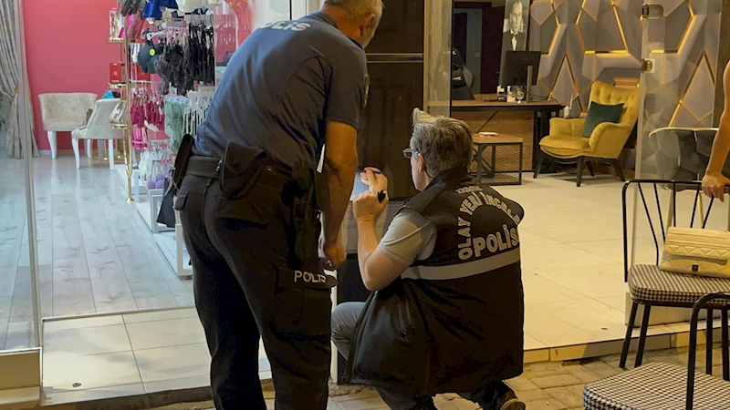 Silahlı saldırıdan şans eseri yara almadan kurtuldu; olay anı kamerada