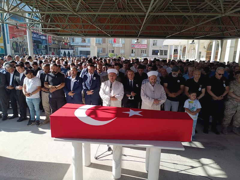 Diyarbakır’da polis memuru, trafik kazasında hayatını kaybetti (2)
