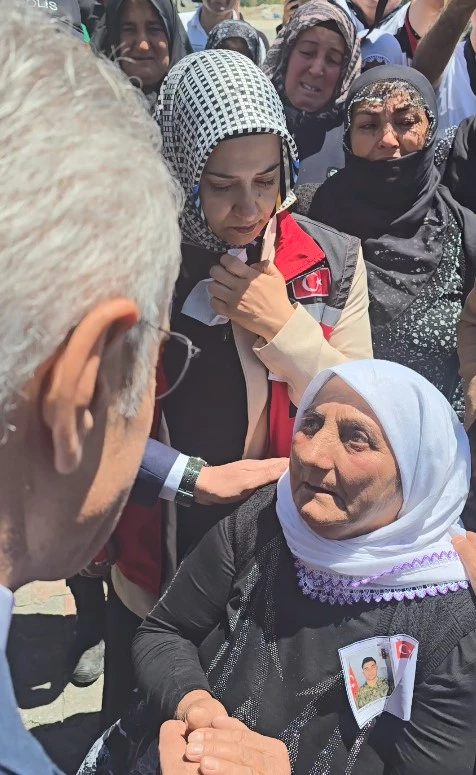 Şehit Piyade Sözleşmeli Er Uyanık, son yolculuğuna uğurlandı (2)