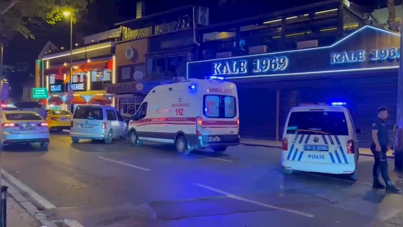 İstanbul - Kadıköy’de kafede alacak verecek kavgası; 2 kişi silahla yaralandı 