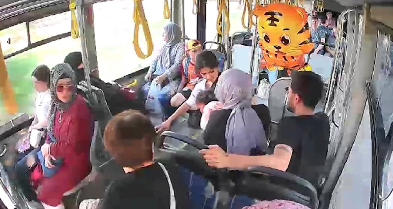 Isparta- Boğazına cips kaçan bebeği, Heimlich manevrasıyla kurtardı /Video eklendi 