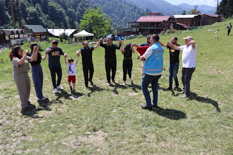 Ayder Yaylası’nda horonlu ‘ideal kilo’ hareketi 