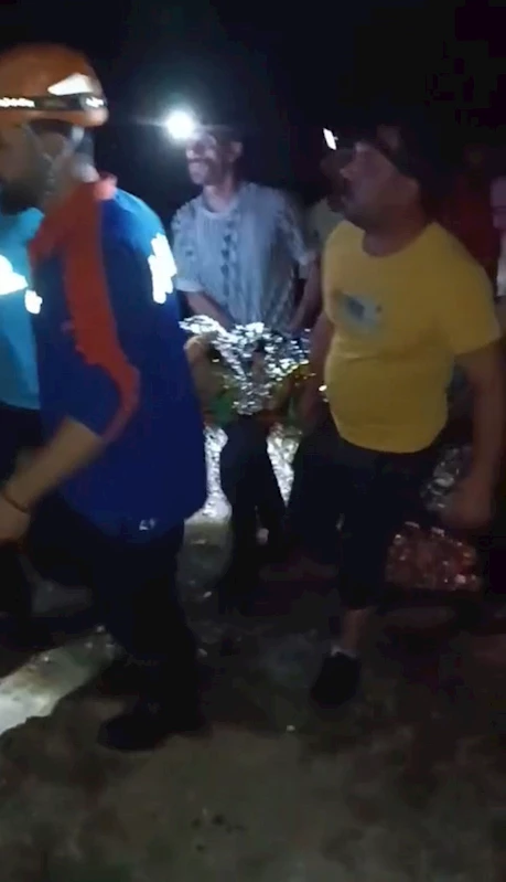 Kanyonda kayalıklardan düşüp ayağını kırdı; ekipler kurtardı