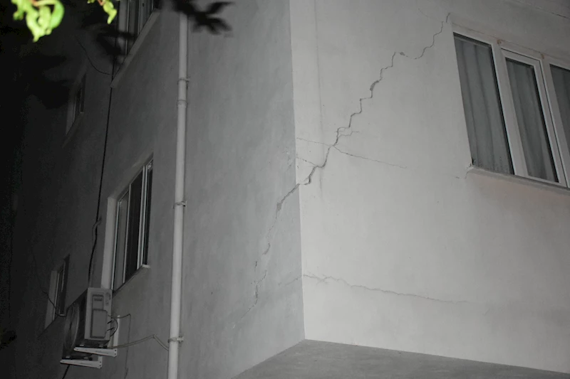 Balıkesir’de 6.1 büyüklüğünde deprem: 1 ölü, 29 yaralı (8) /Ek Fotoğraf