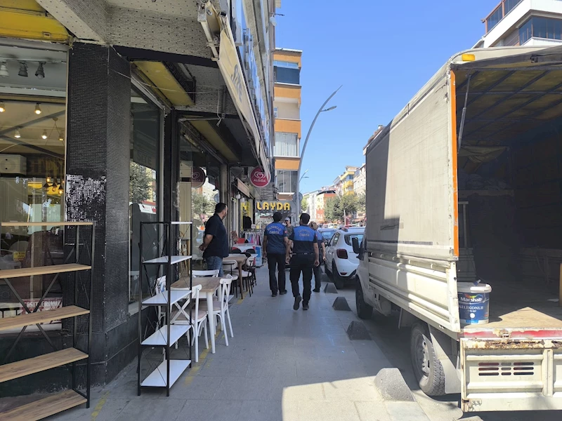 Sultangazi’de kaldırım işgallerine karşı denetim gerçekleştirdi