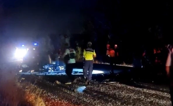 Çanakkale’de iki otomobil çarpıştı: 6 ölü (1)