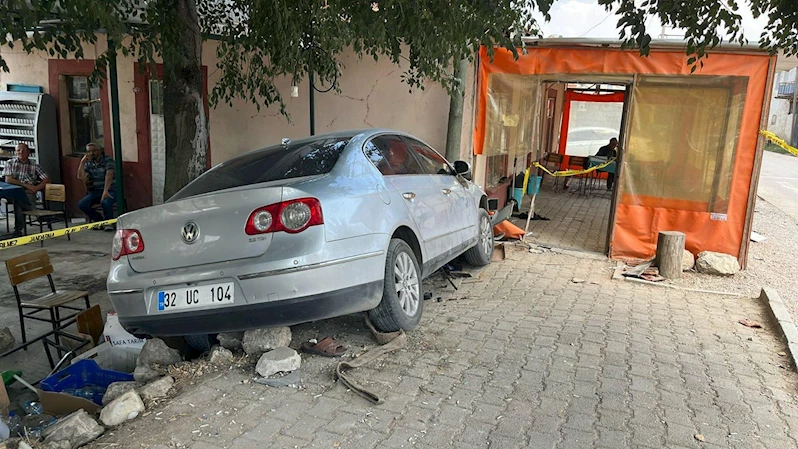 Isparta- Otomobil, kahvehaneye girdi: 1 ölü, 2 yaralı /Video eklendi 